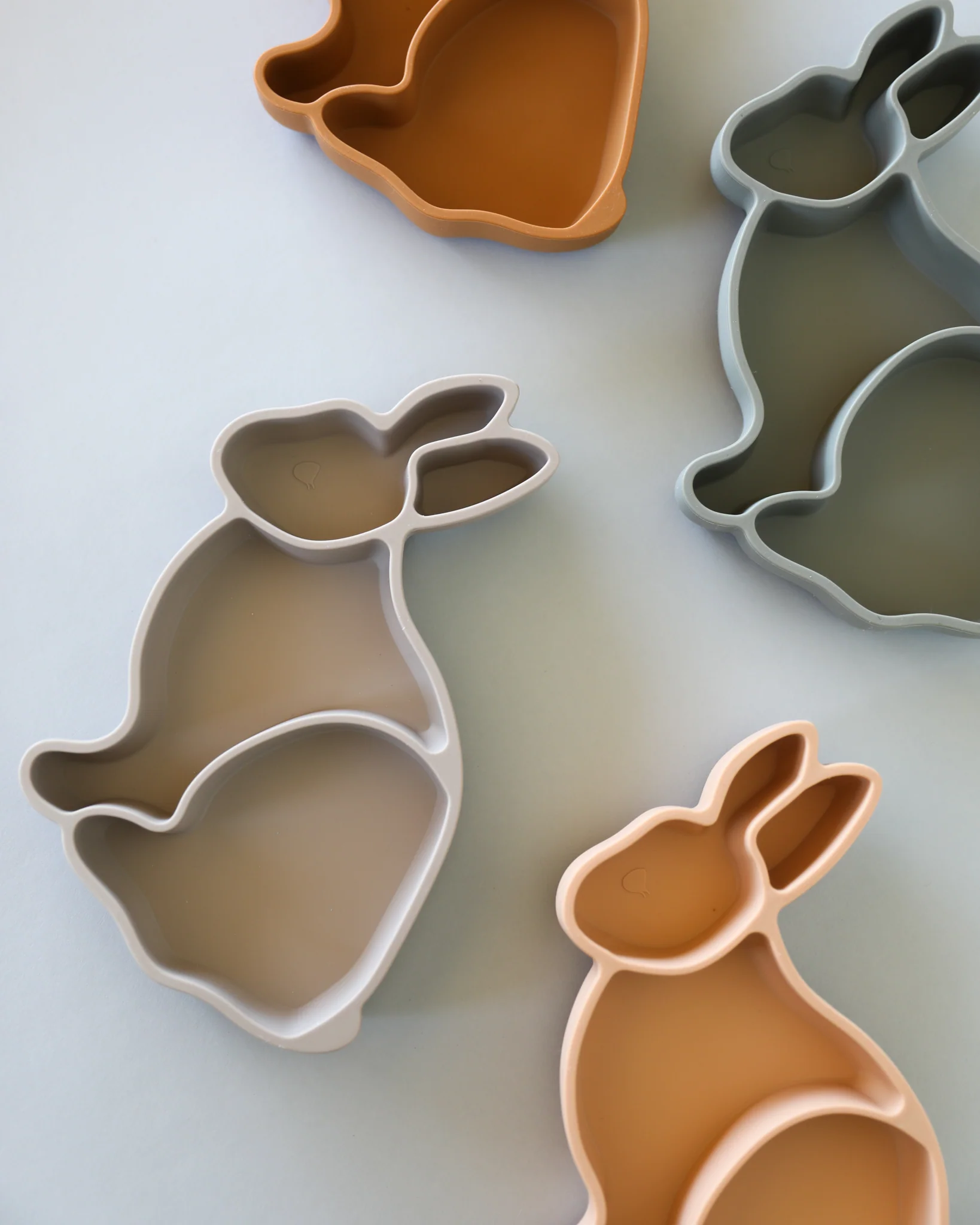 Konges Sloejd | Bunny Silicone Bowl - Warm Grey - Image 5