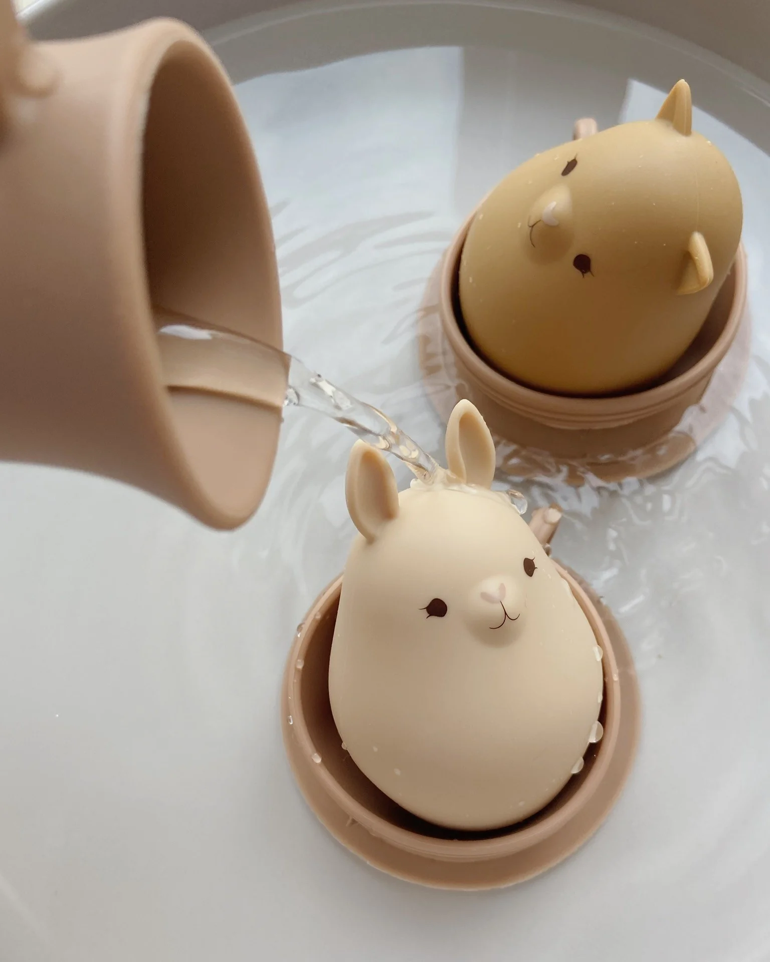 Konges Sloejd | Silicone Bath Toy - Cup in a Tub - Image 3