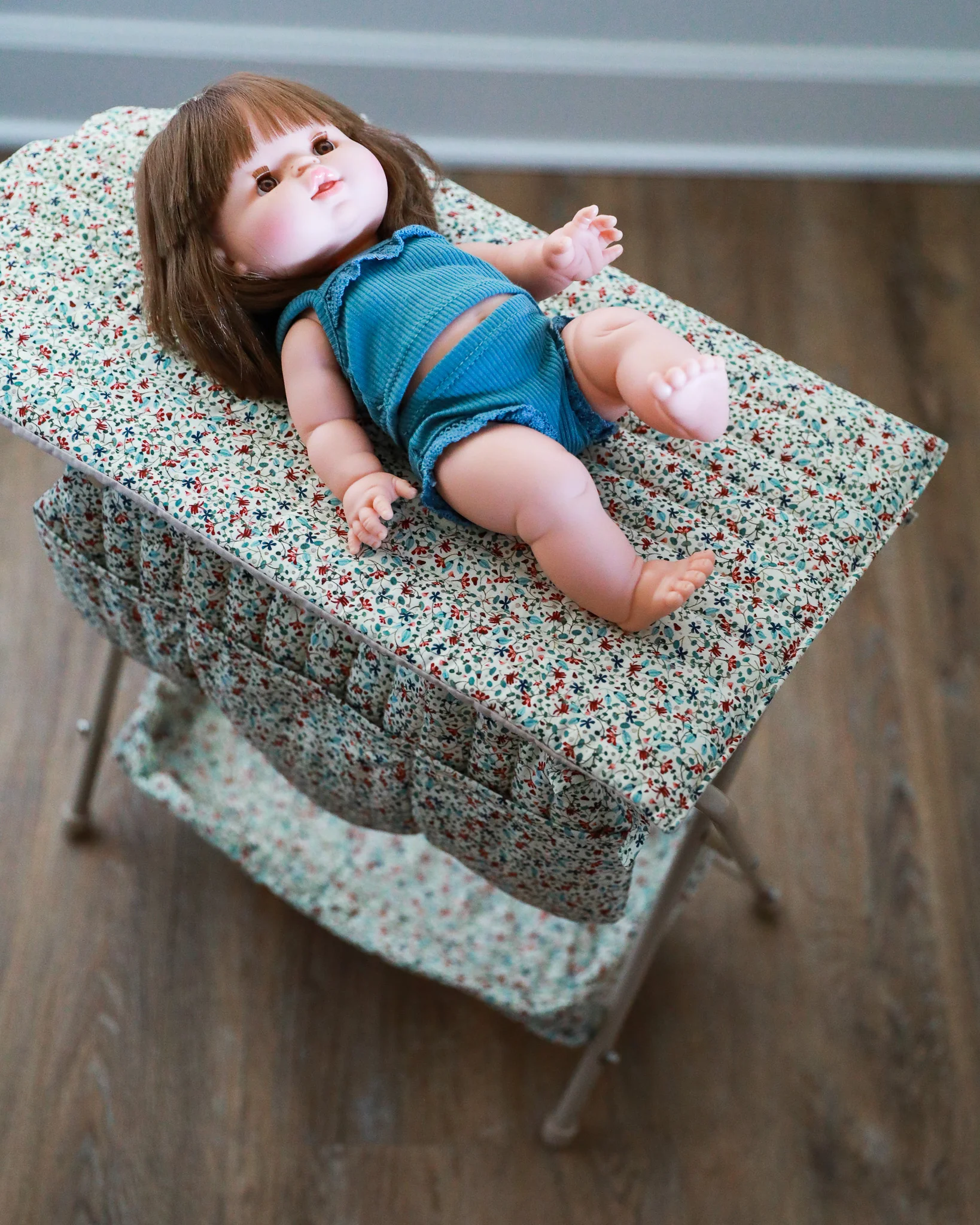 Doll Changing Table - Louloudi - Image 3
