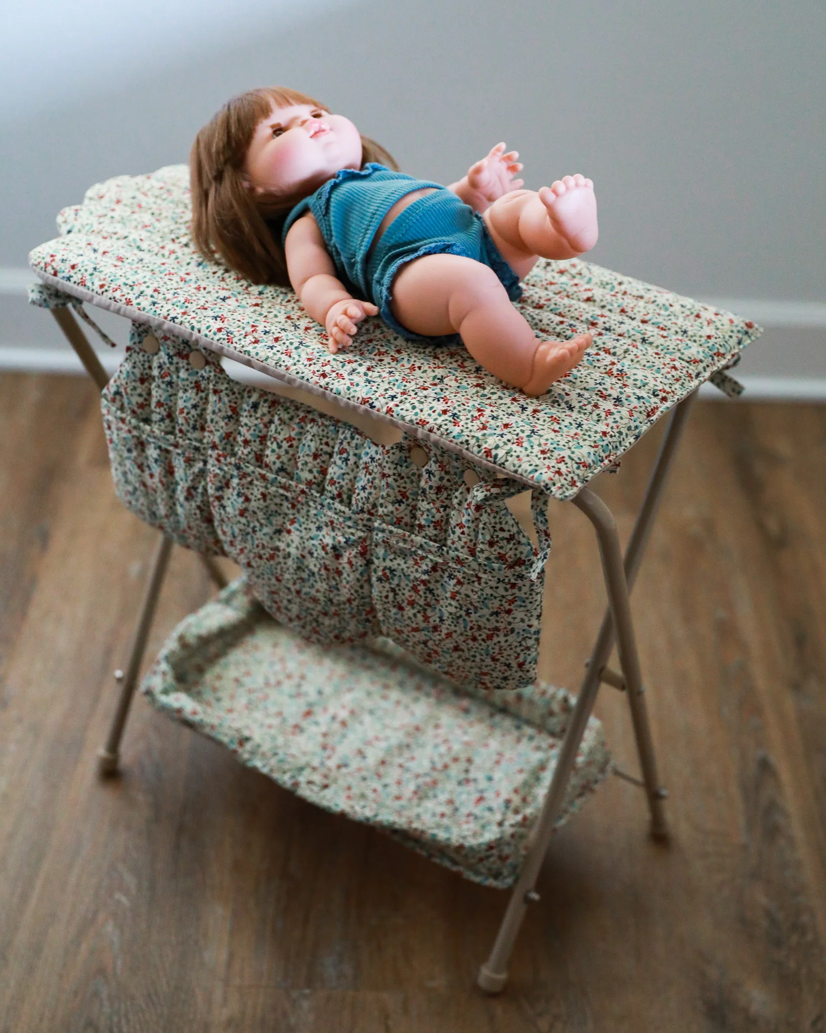 Doll Changing Table - Louloudi - Image 4
