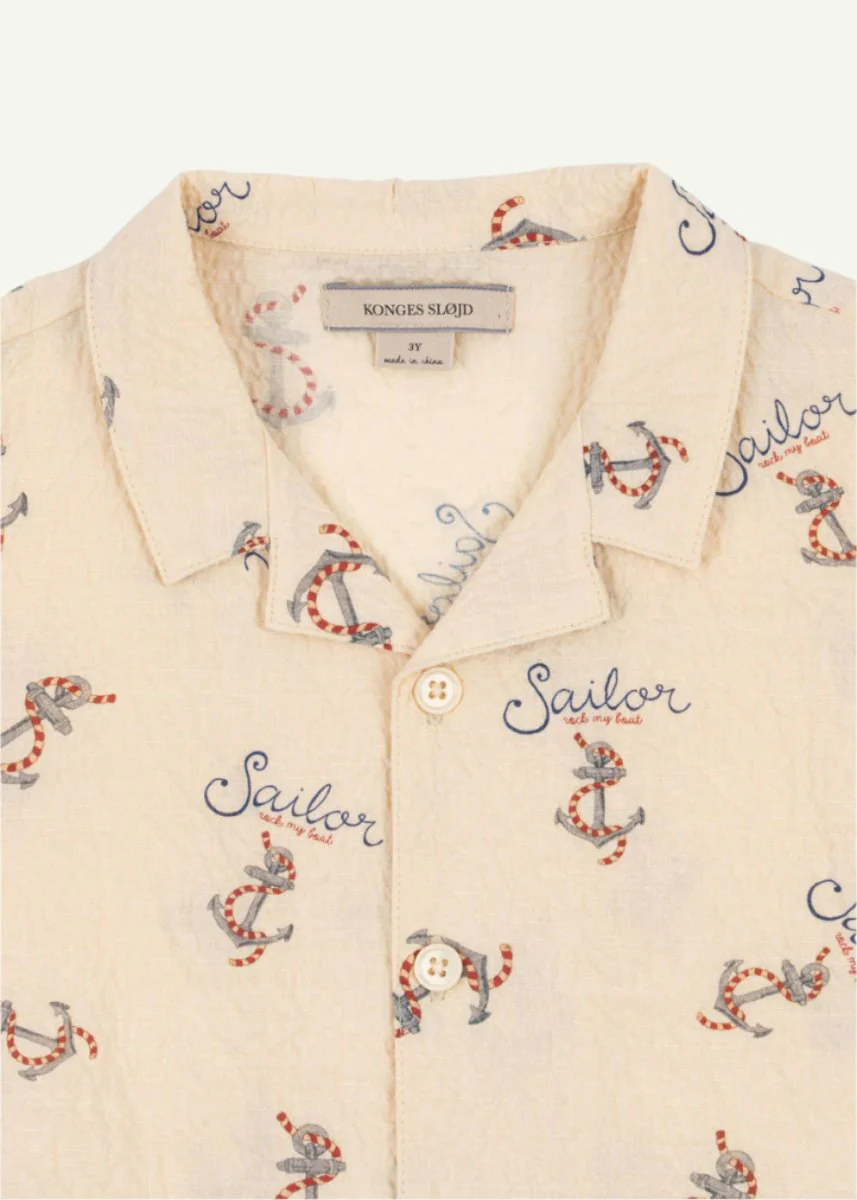 Konges Sloejd | Elliot Organic Short-Sleeved Shirt in 'Rock My Boat' Print - Image 3