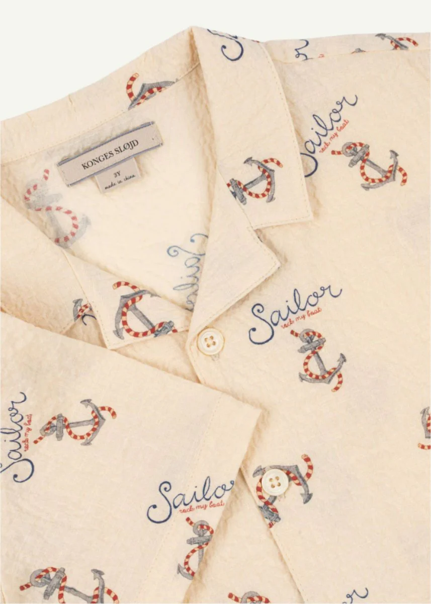Konges Sloejd | Elliot Organic Short-Sleeved Shirt in 'Rock My Boat' Print - Image 4