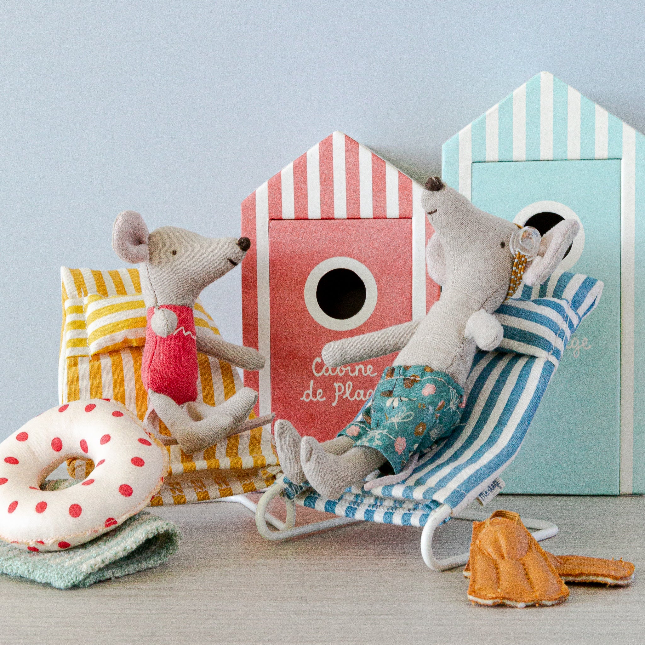 Maileg | Miniature Beach Chairs (set of 2) - Image 2