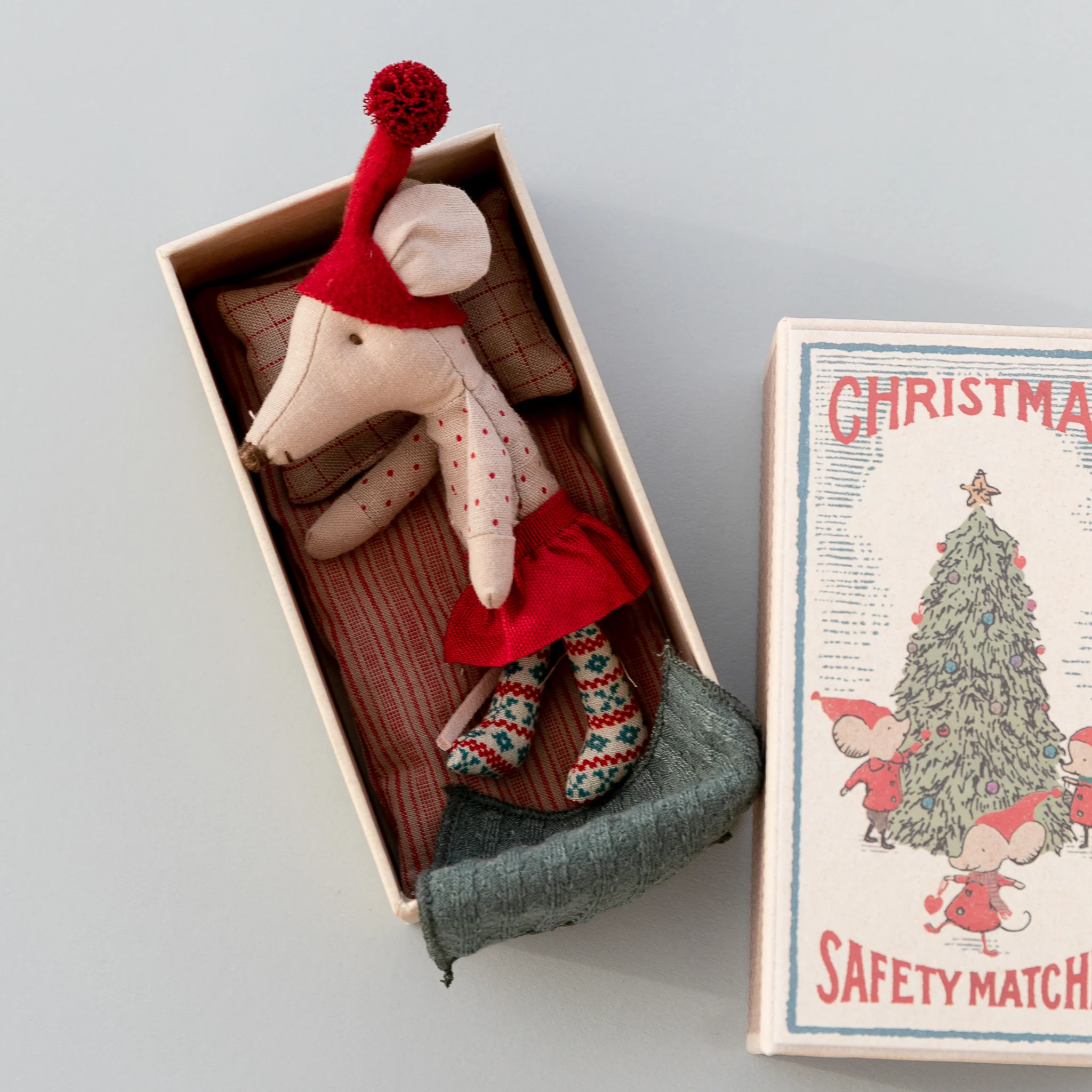 Maileg | Christmas Mouse in Matchbox - Image 4
