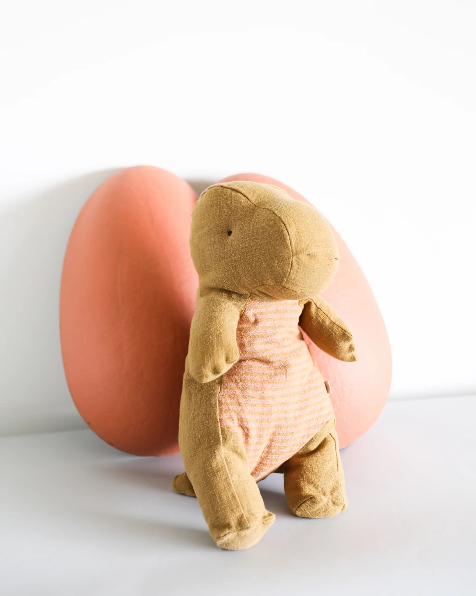 Maileg | Gantosaurus in Egg, Medium - Dark Ocher - Image 2