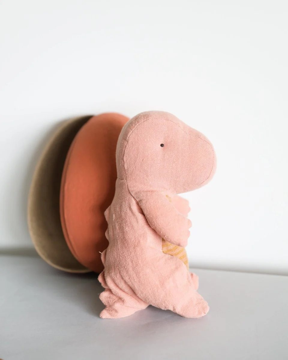 Maileg | Gantosaurus in Egg, Small - Old Rose - Image 6