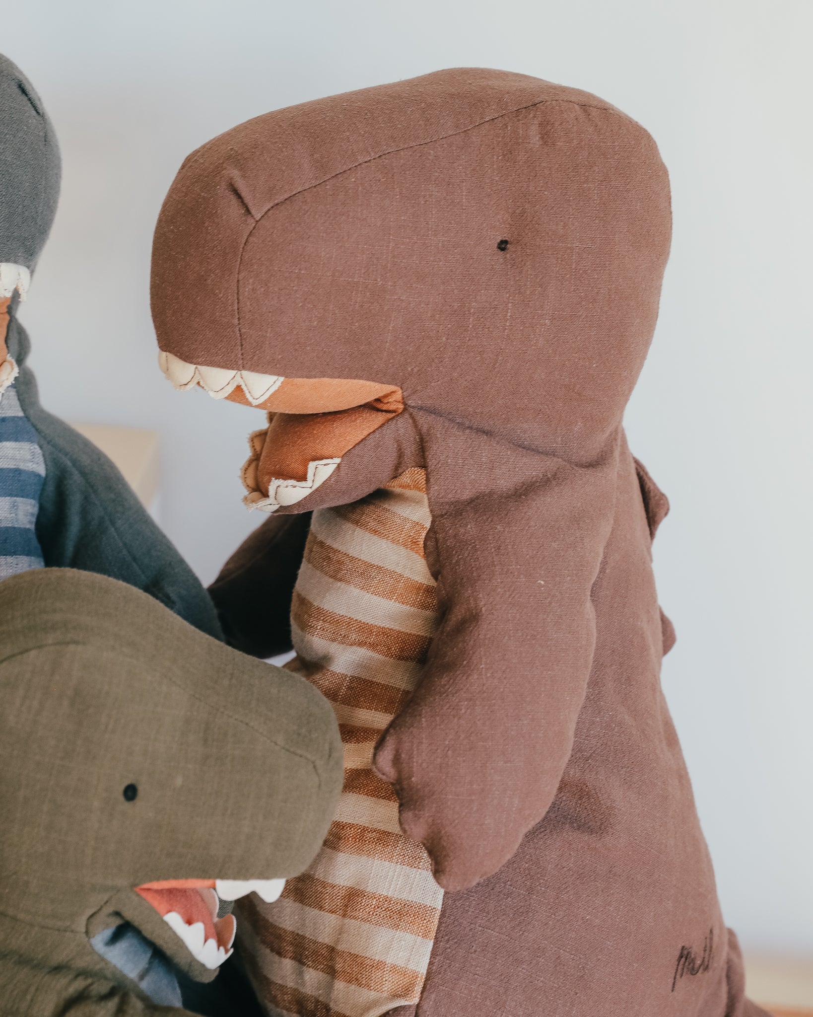 Maileg | Gantosaurus, Large - Chocolate - Image 2