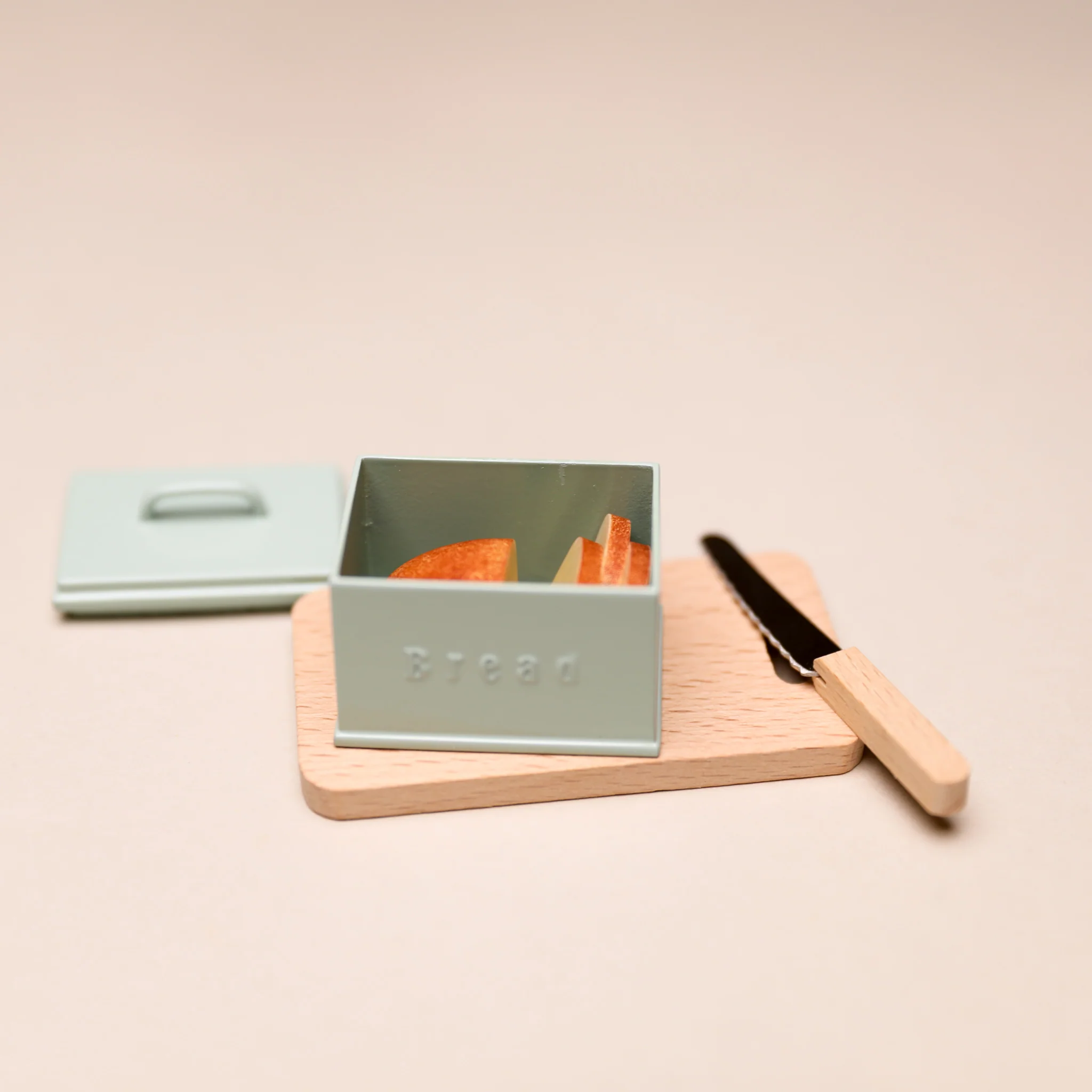 Maileg | Miniature Bread Box & Cutting Board - Image 2