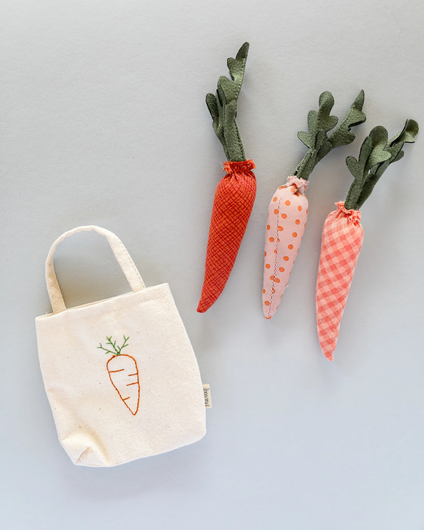 Maileg | Miniature Carrots in Shopping Bag - Image 2