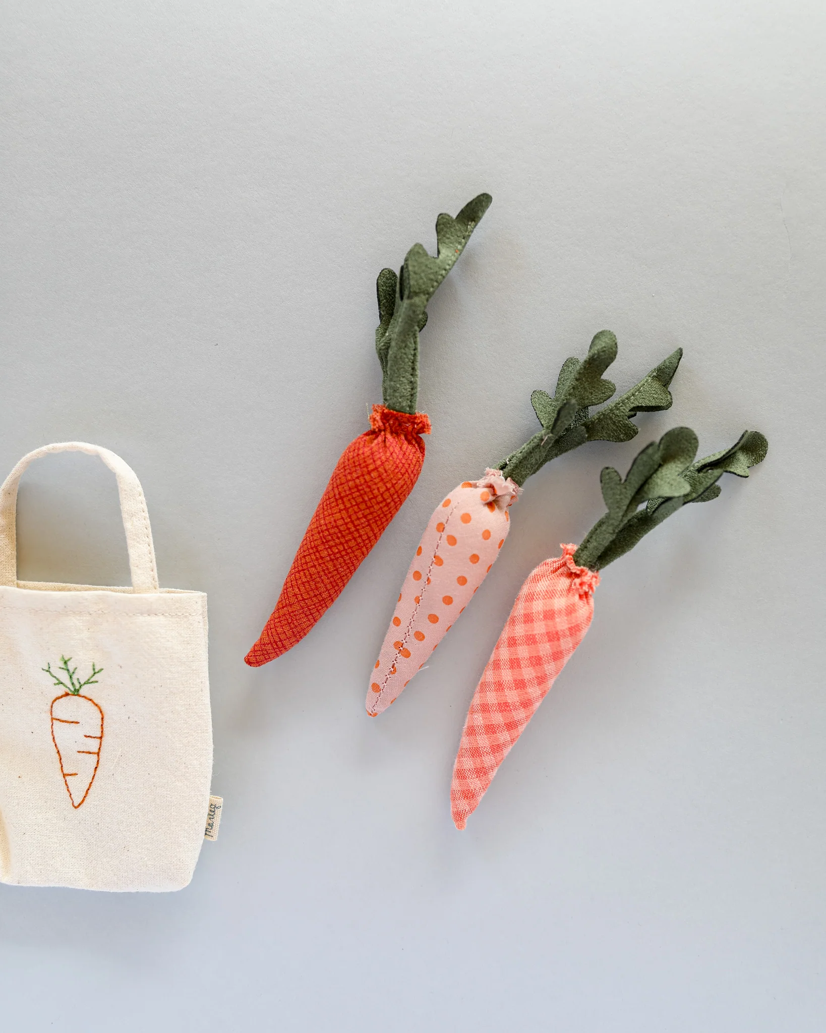 Maileg | Miniature Carrots in Shopping Bag - Image 3