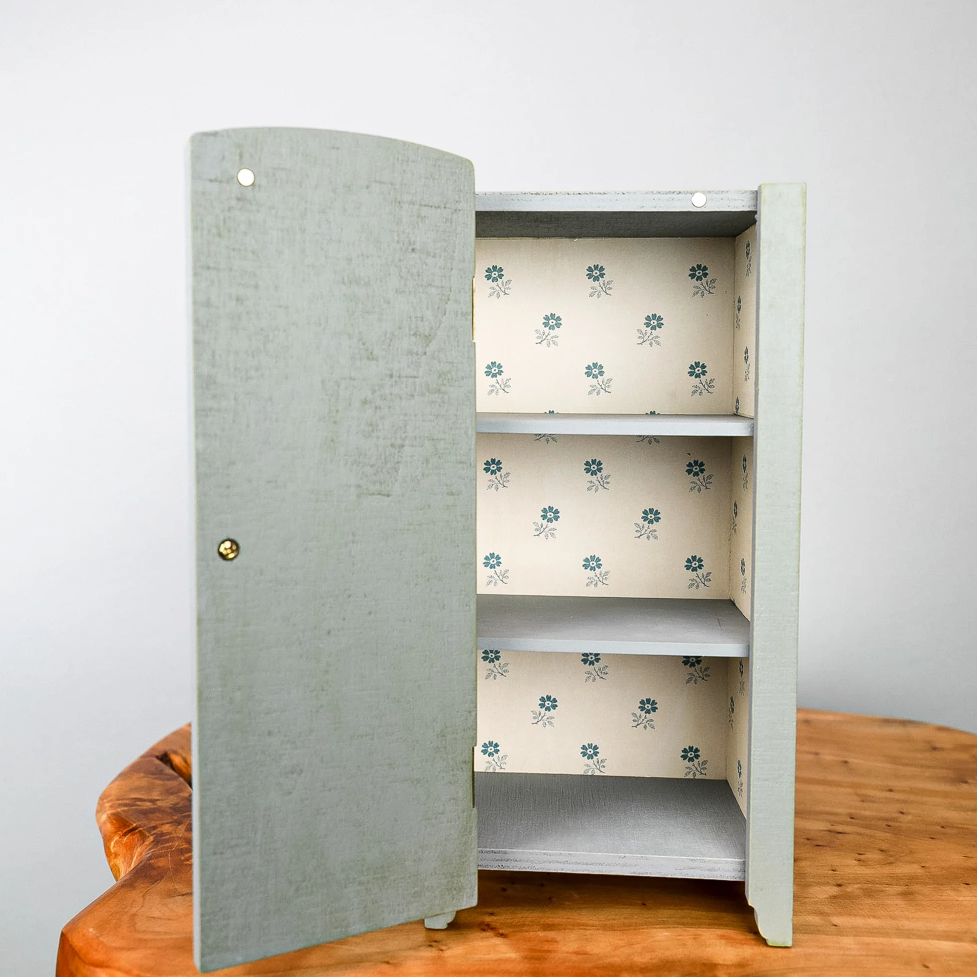 Maileg | Miniature Closet - Grey - Image 2