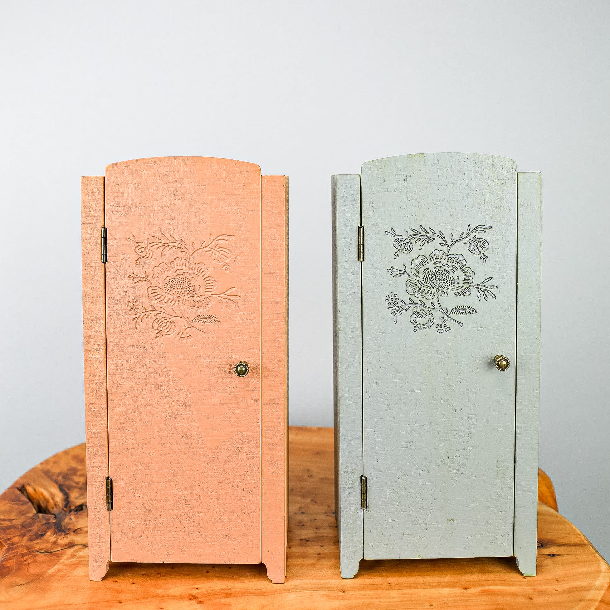 Maileg | Miniature Closet - Grey - Image 3