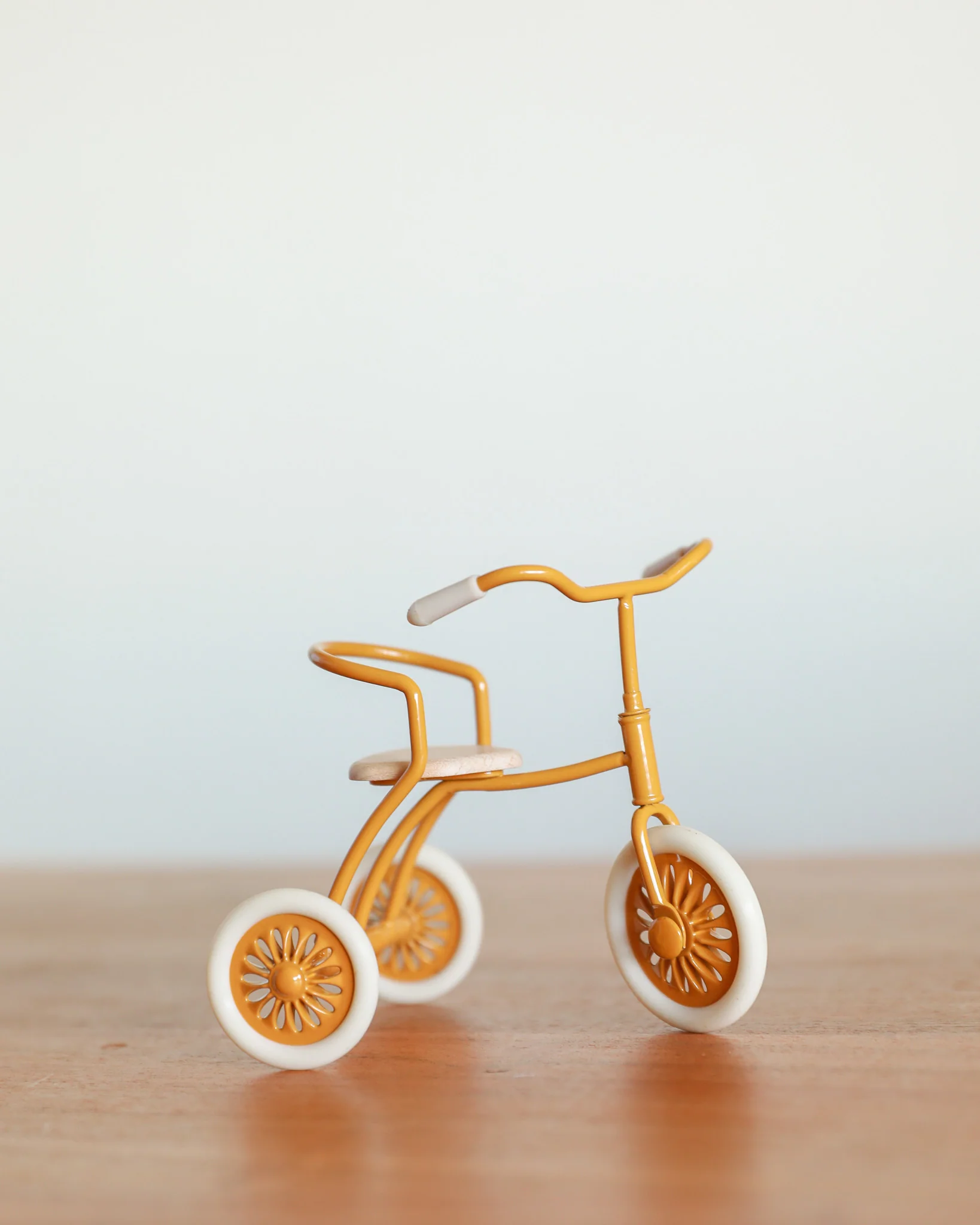 Maileg | Mouse Tricycle - Ocher - Image 3