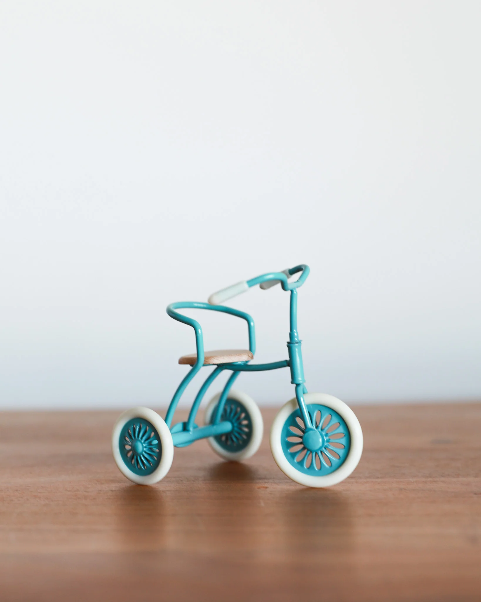 Maileg | Mouse Tricycle - Petrol Blue - Image 3