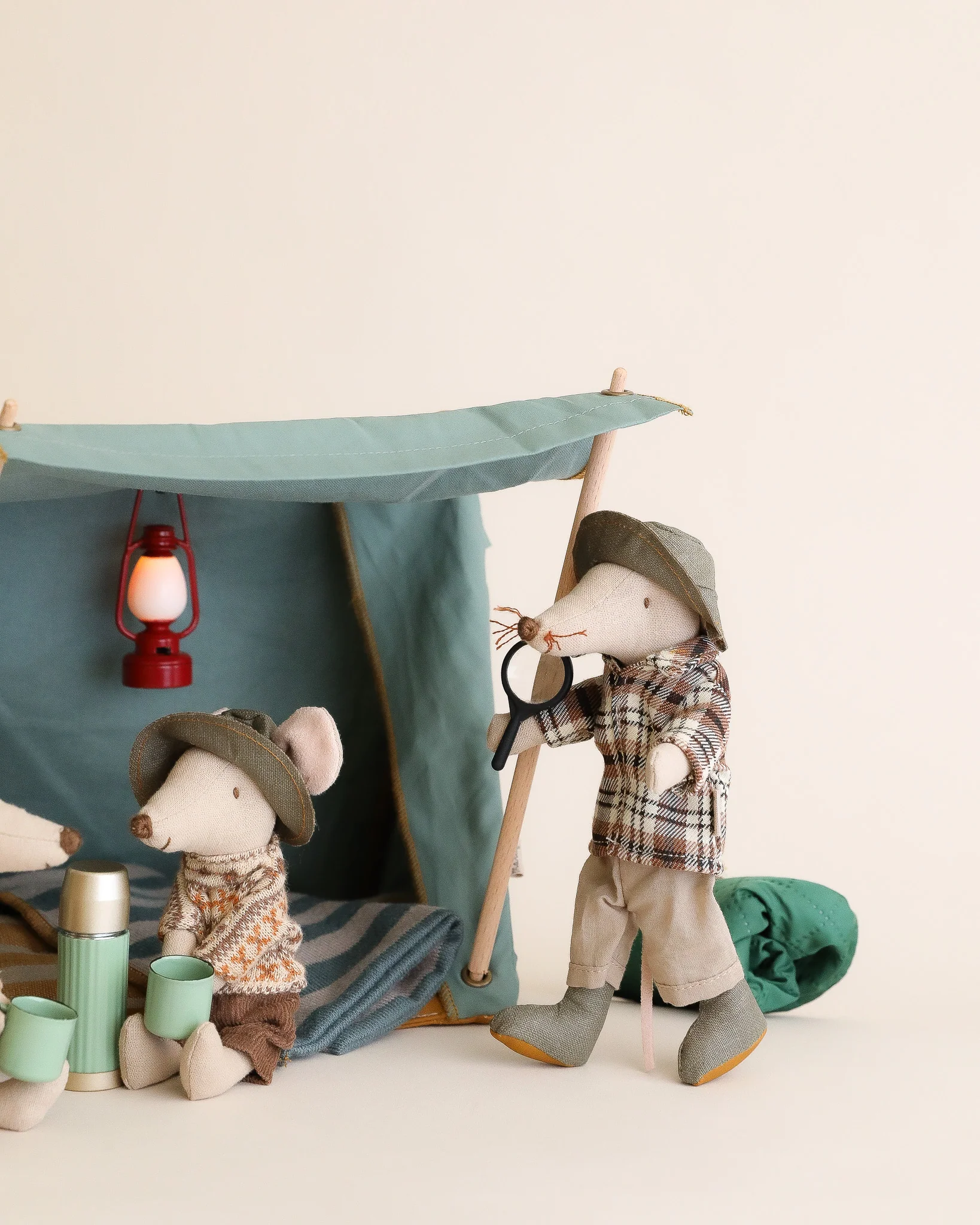Maileg | Wildlife Guide Mouse - Image 3