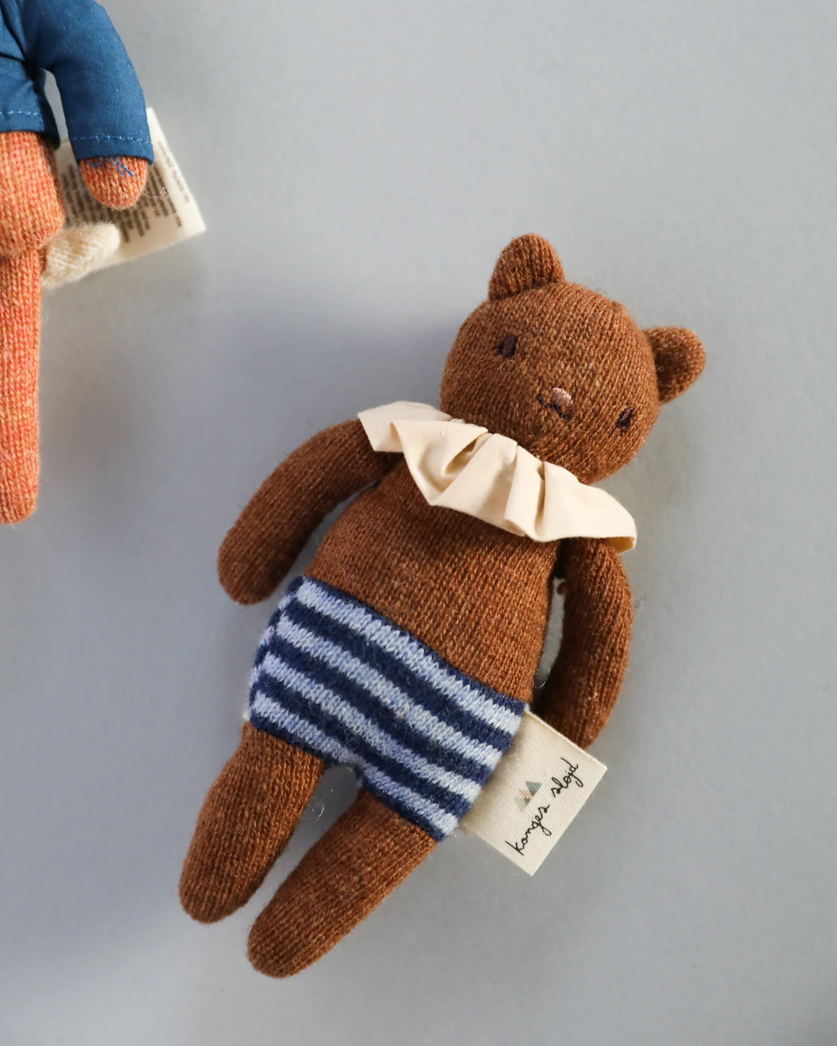 Mini Hand-Knit Foxy Friends (Pack of 2) - Image 2