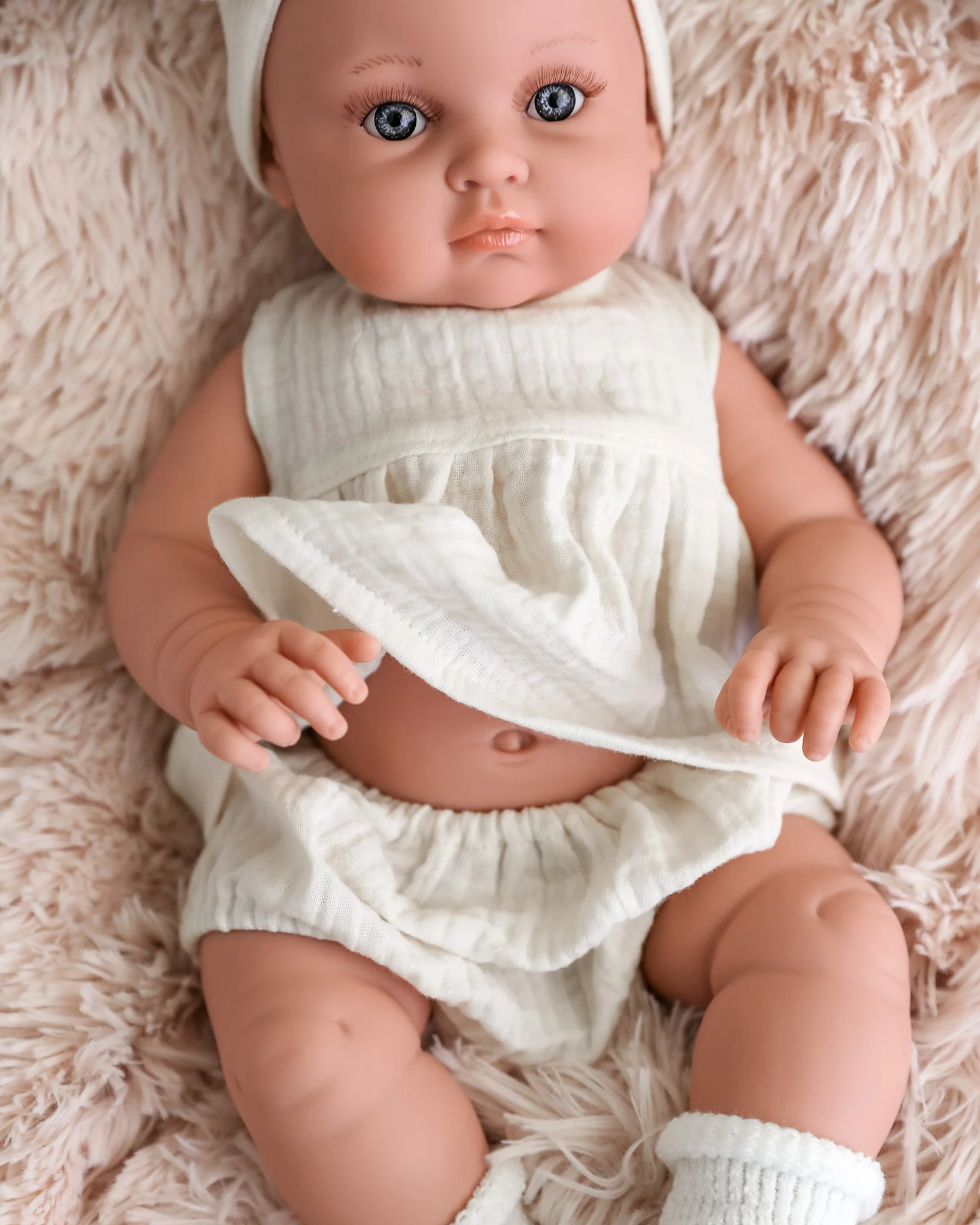 Minikane Doll | 18" Bambini Girl Doll Yaelle in White Outfit - Image 2