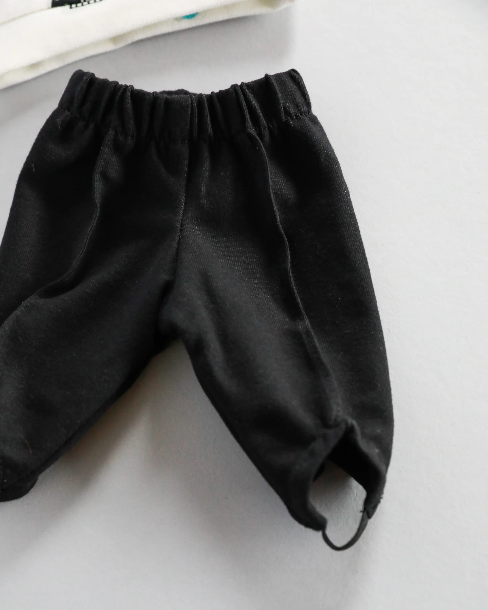 Minikane Doll Clothes | Doll Sweatshirt Set Tout Shouss! - White & Black - Image 4