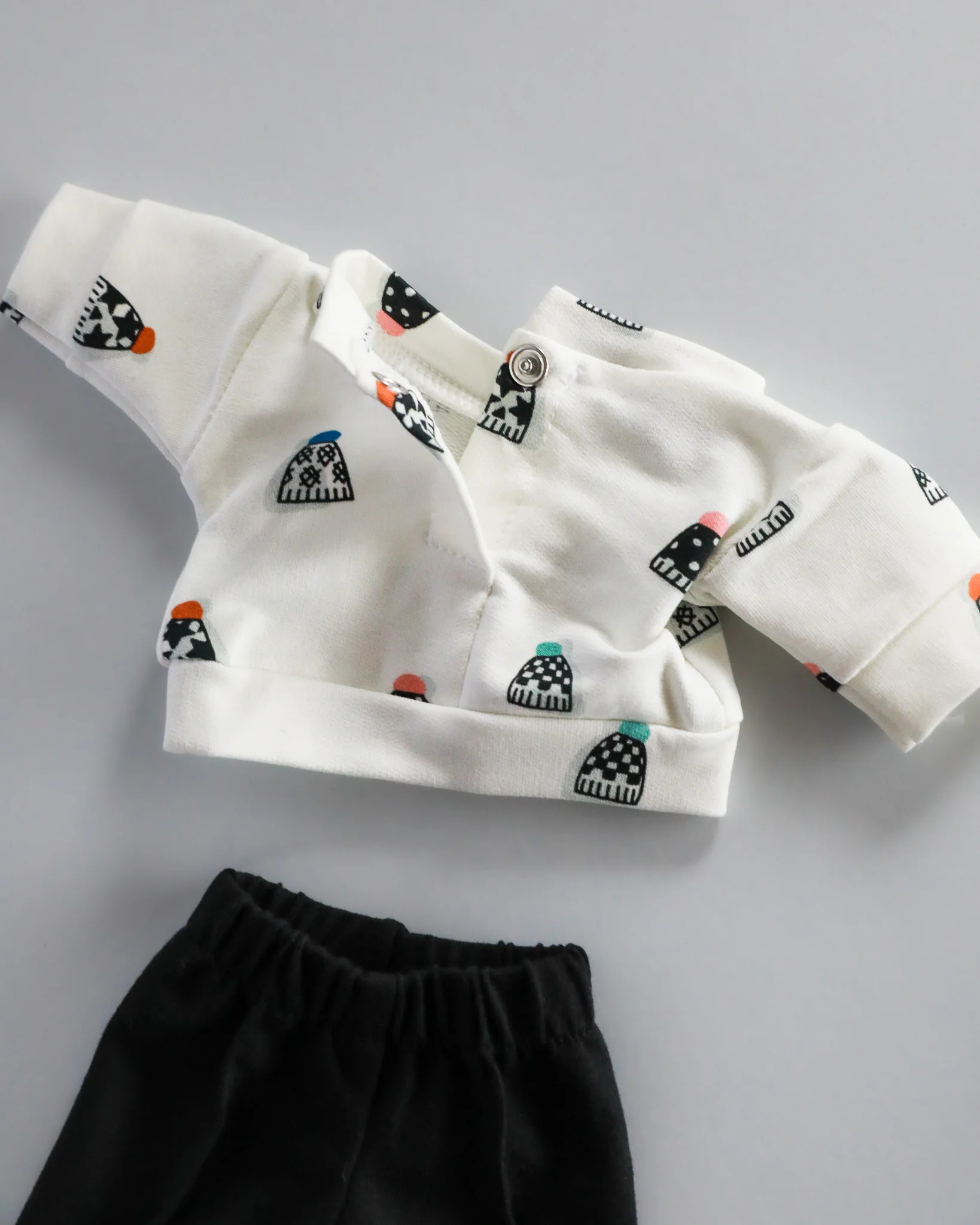 Minikane Doll Clothes | Doll Sweatshirt Set Tout Shouss! - White & Black - Image 5