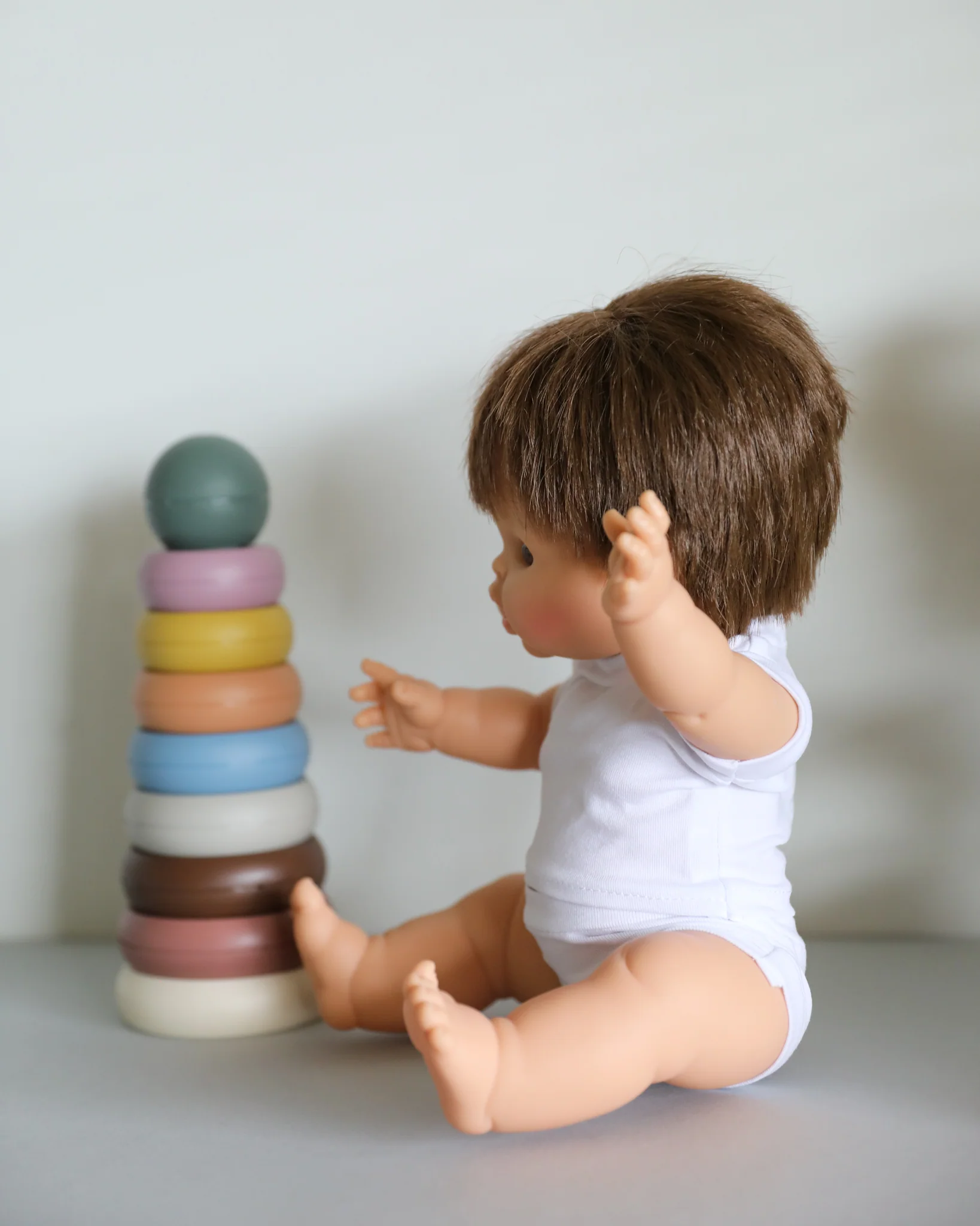 Minikane Doll Clothes | White T-Shirt with Shorts - Image 4