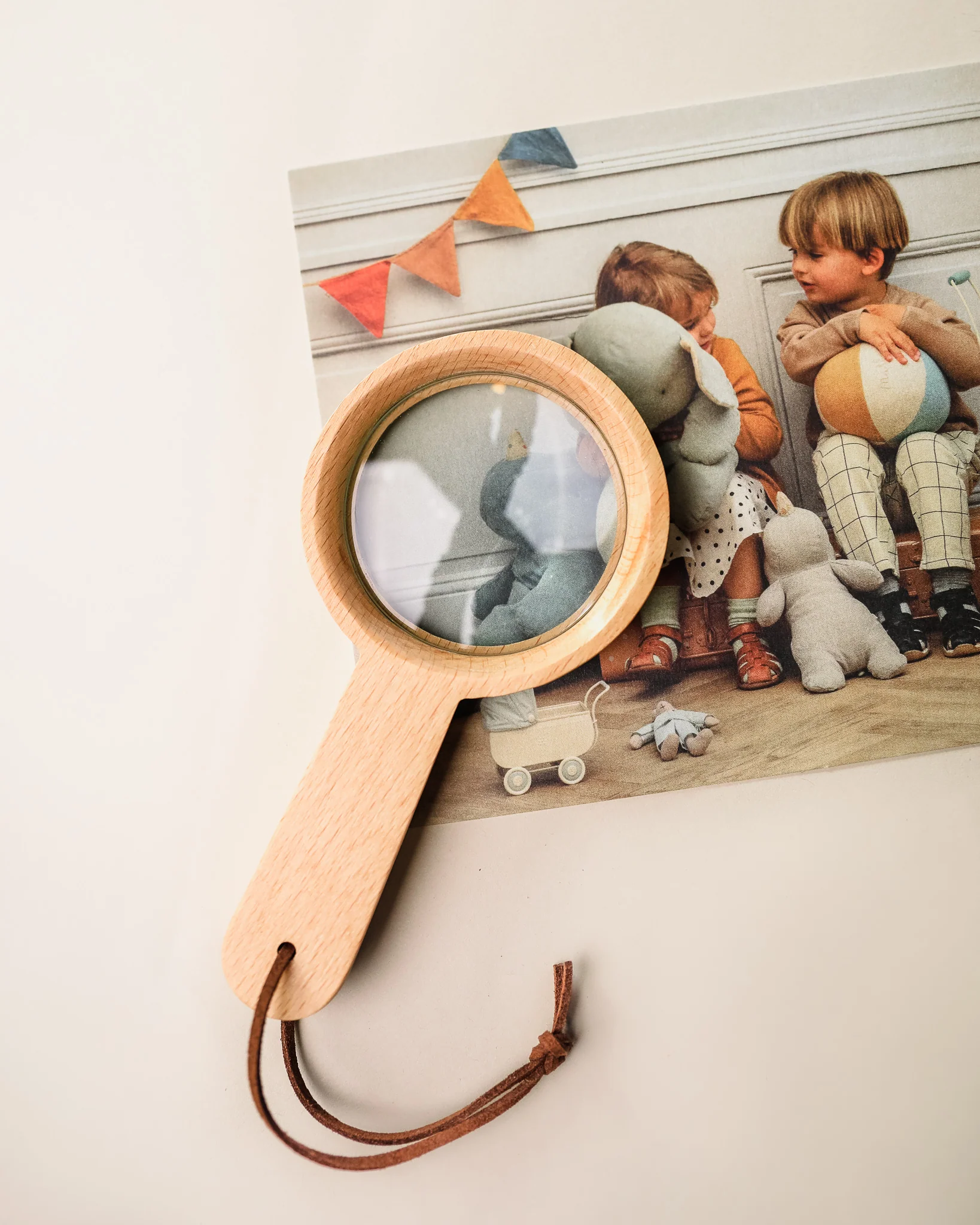 Magnifying Glass - Image 2