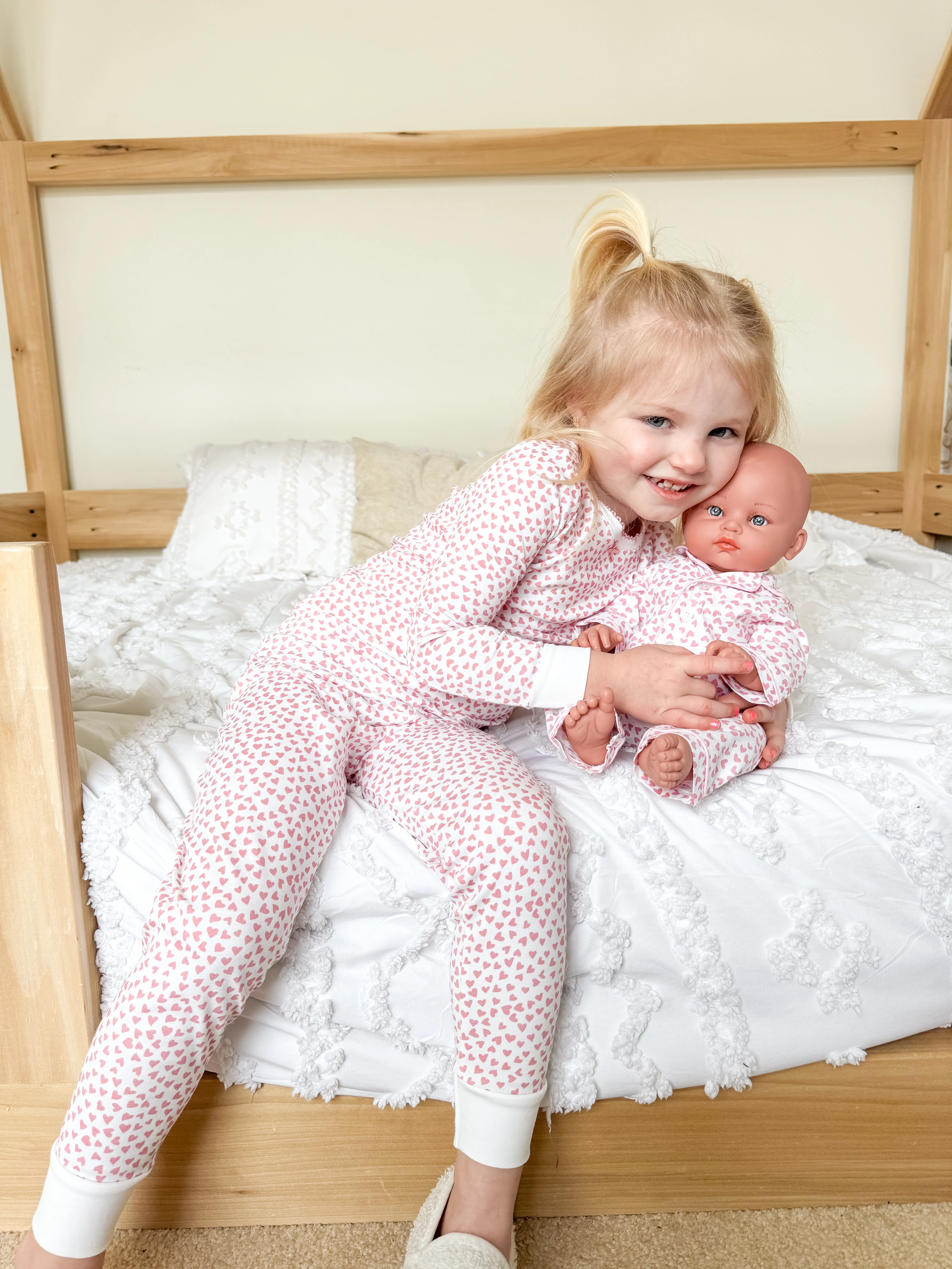 Petite Plume | Kids Pima Snug Fit Pajama Set in Sweethearts - Image 4