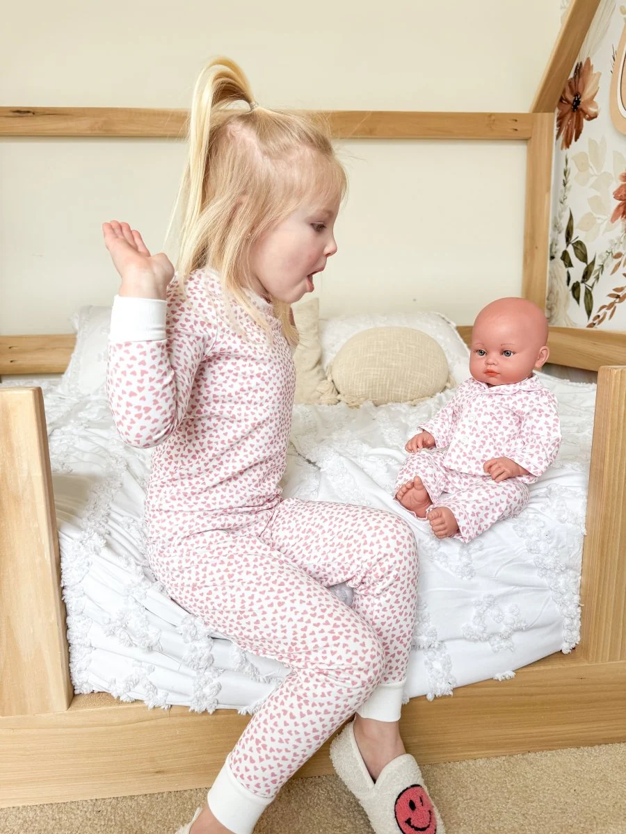 Petite Plume | Kids Pima Snug Fit Pajama Set in Sweethearts - Image 5