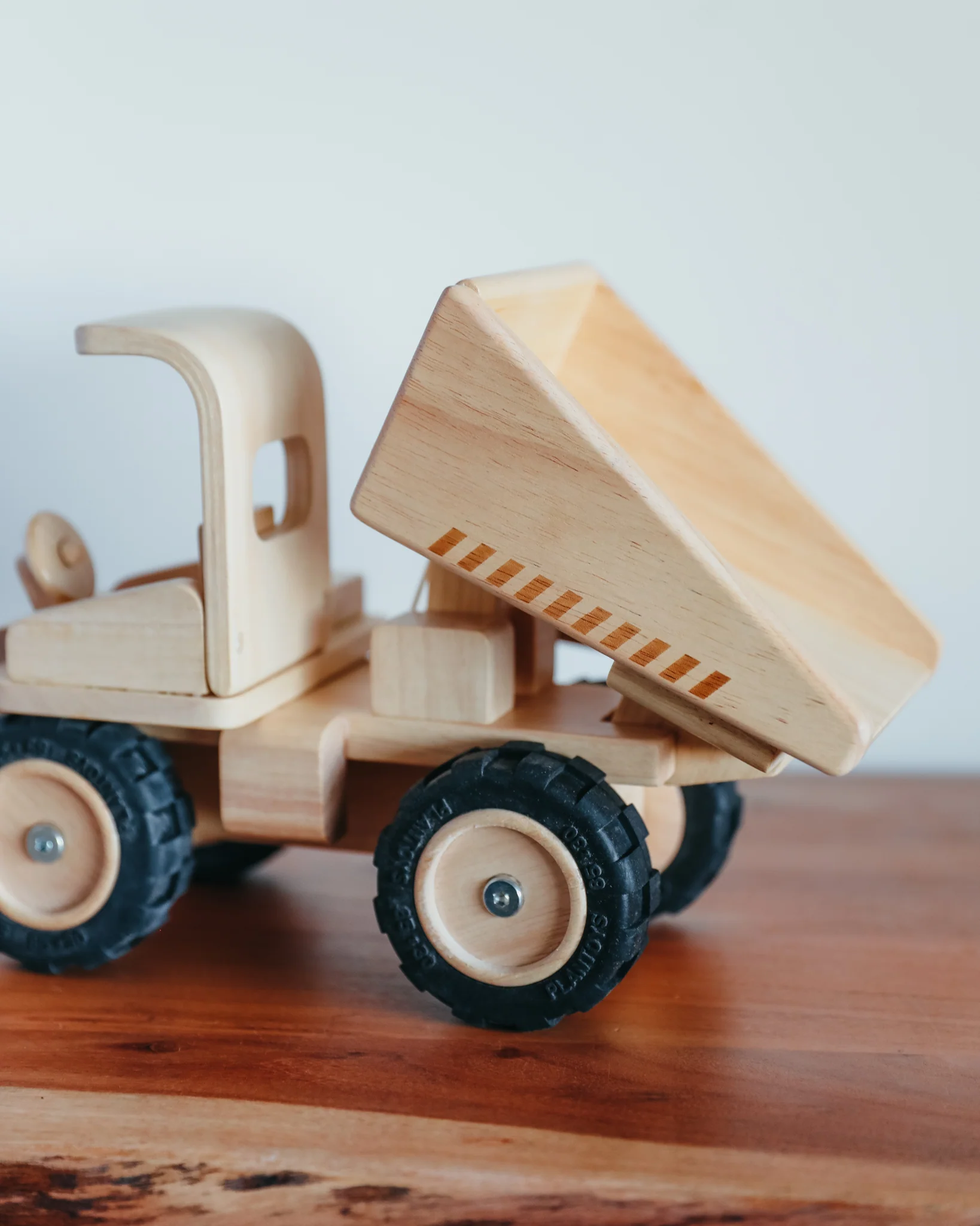 PlanToys | Toy Dump Truck - Image 7