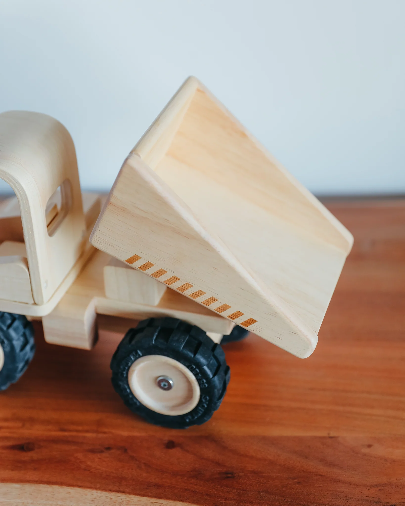 PlanToys | Toy Dump Truck - Image 8