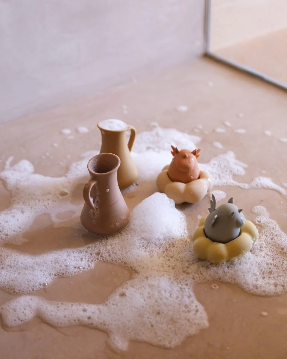 Konges Sloejd | Silicone Bath Toy - Unicorn Pouring Set - Image 2