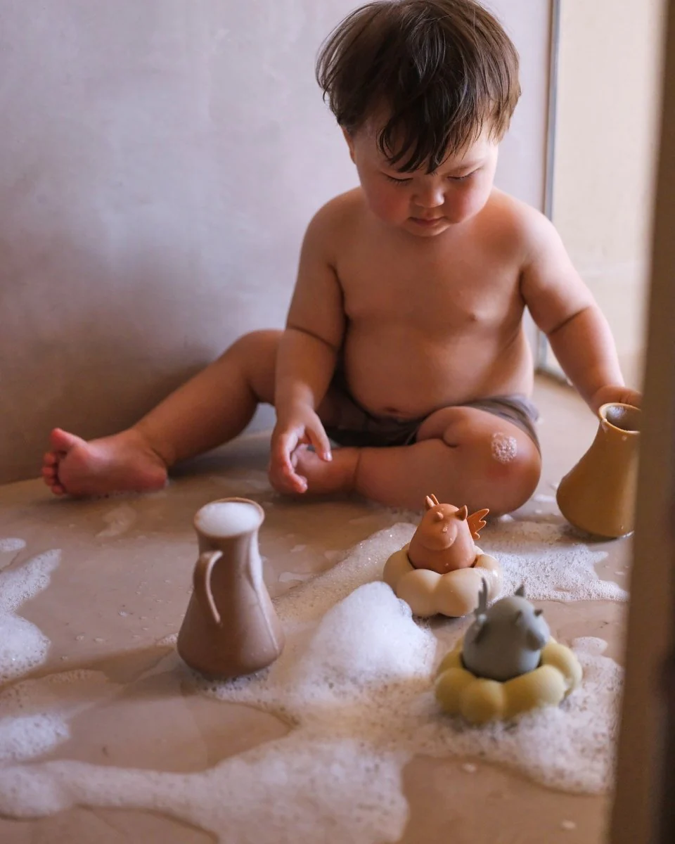 Konges Sloejd | Silicone Bath Toy - Unicorn Pouring Set - Image 6