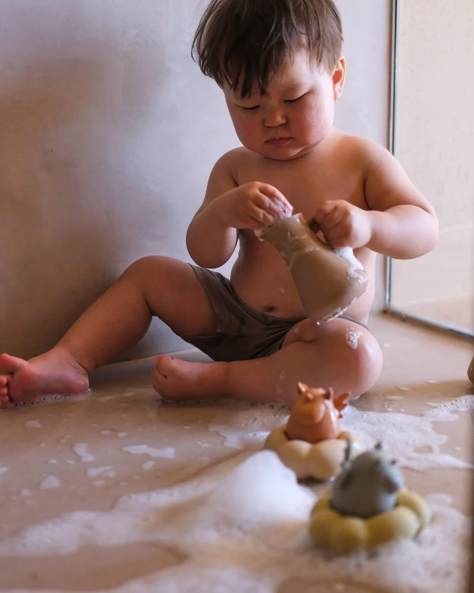 Konges Sloejd | Silicone Bath Toy - Unicorn Pouring Set - Image 8