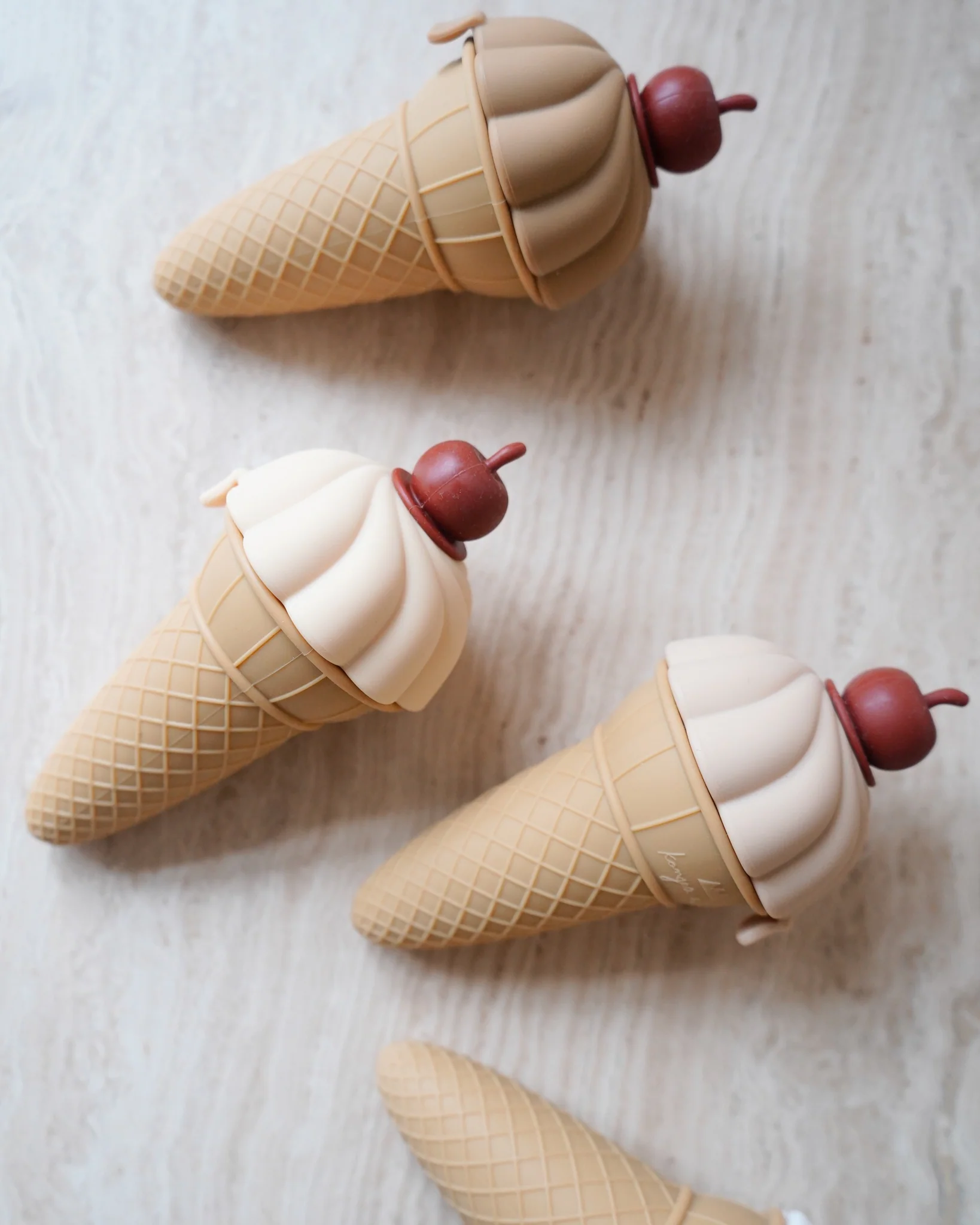 Silicone Ice Cream Molds - 4 Pack - Image 2