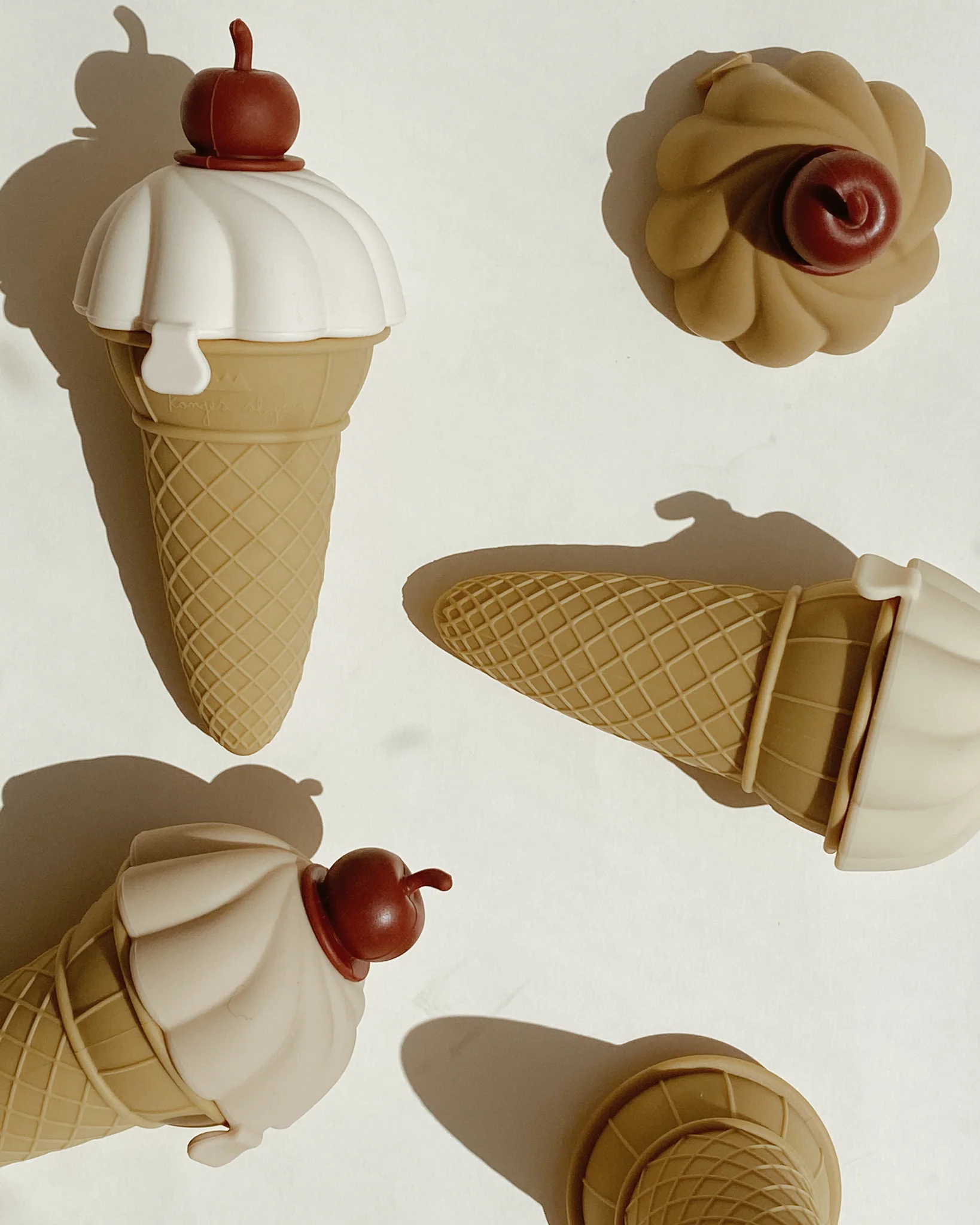 Silicone Ice Cream Molds - 4 Pack - Image 3