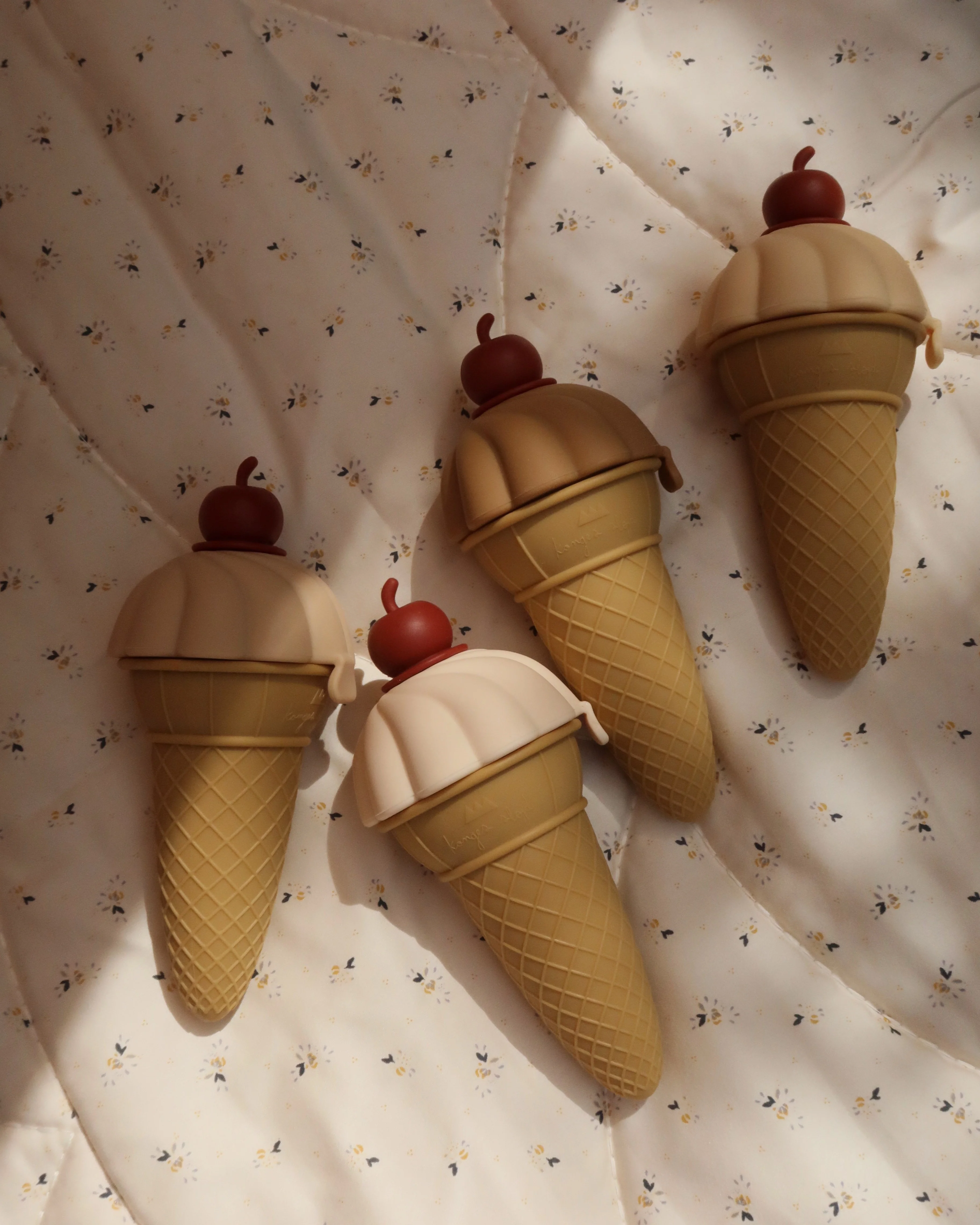 Silicone Ice Cream Molds - 4 Pack - Image 6