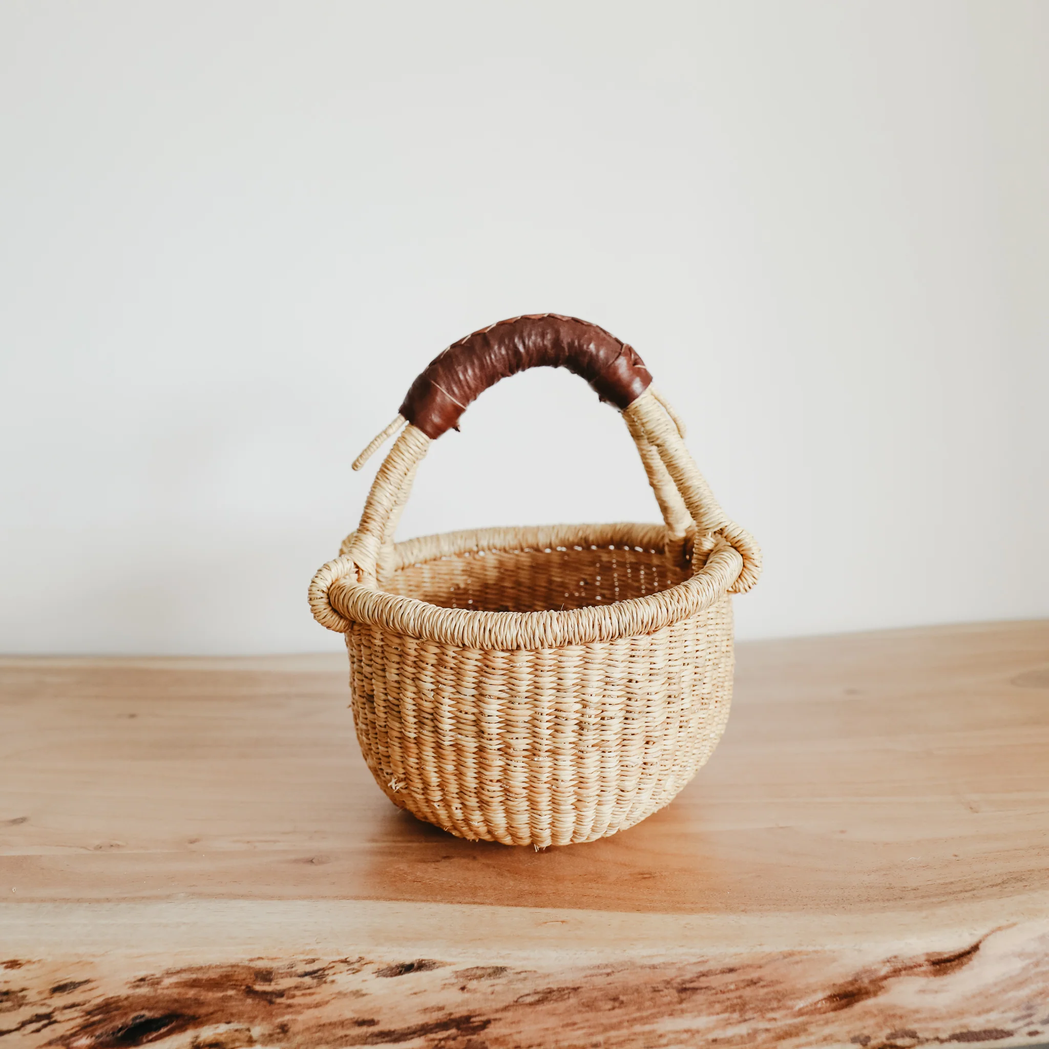 Small Bolga Basket - Dark Brown Handle - Image 3