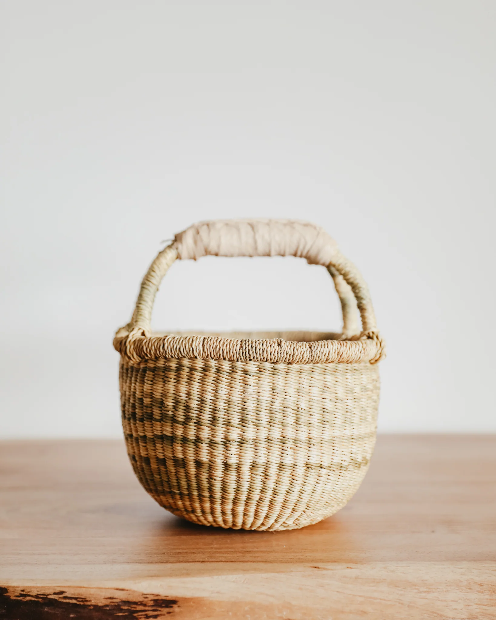 Small Bolga Basket - White Handle - Image 3