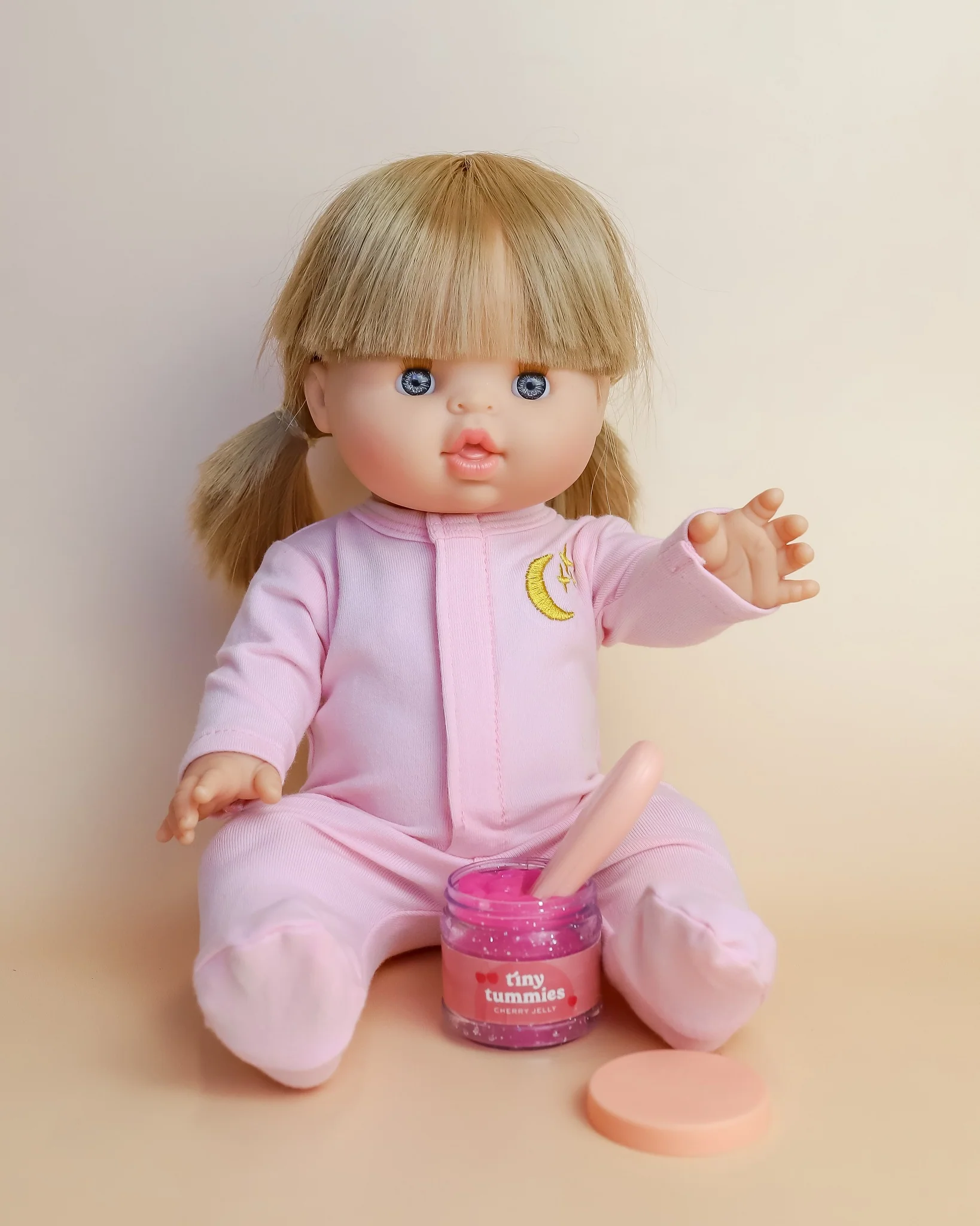 Tiny Harlow | Doll Food Jar and Spoon Set - Cherry Jelly - Image 4