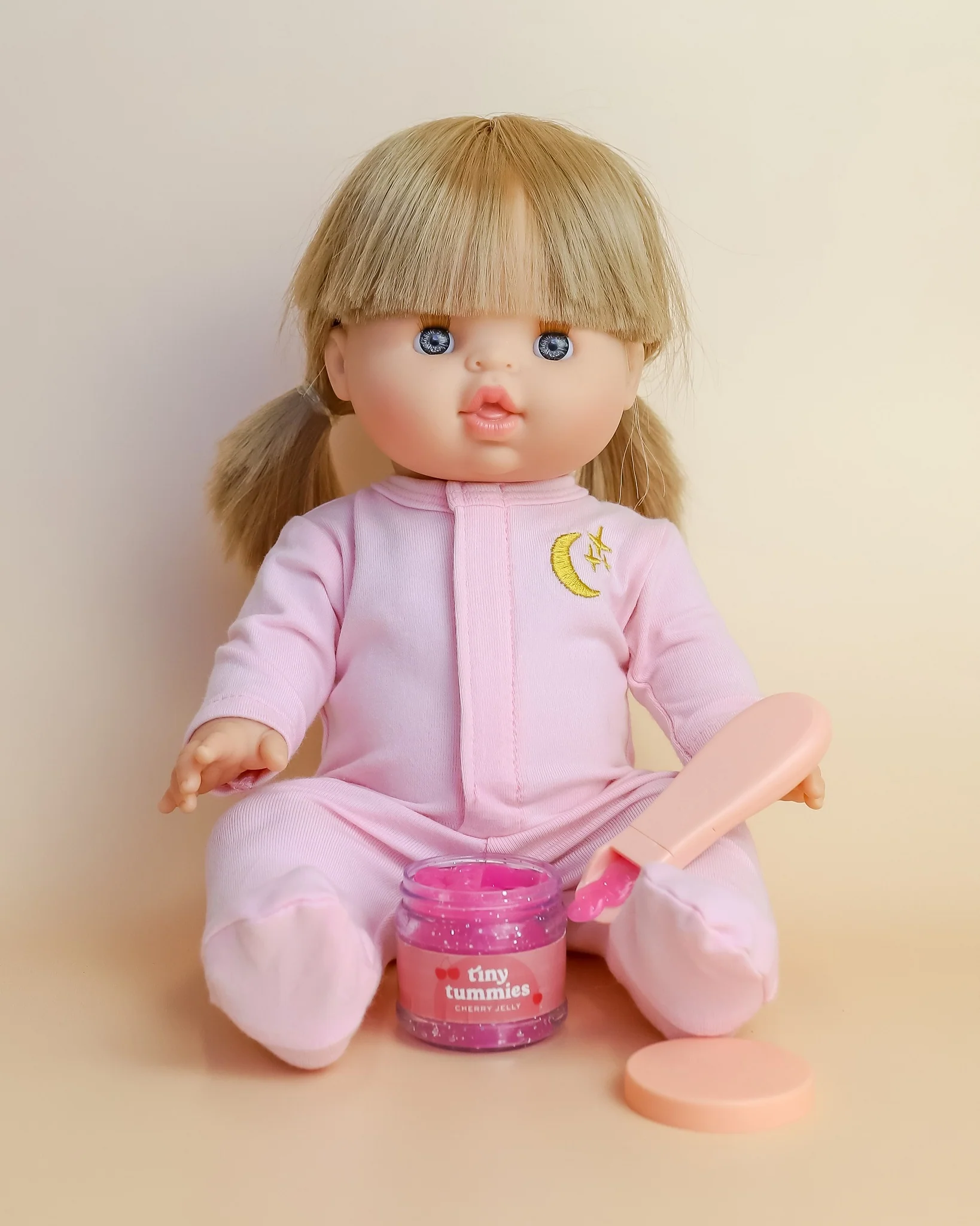 Tiny Harlow | Doll Food Jar and Spoon Set - Cherry Jelly - Image 5