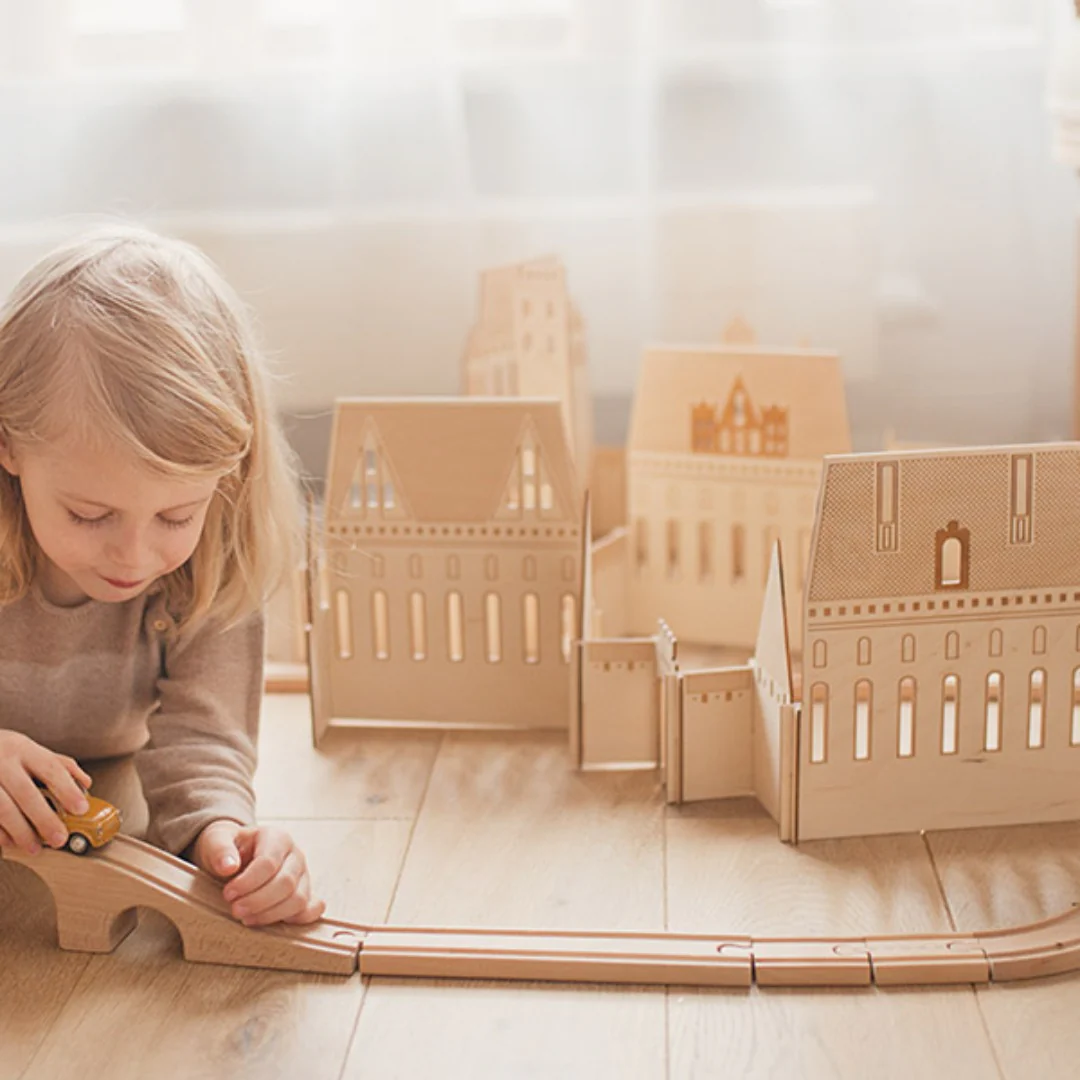 Wooden Malbork Castle Build & Play Set - Image 2