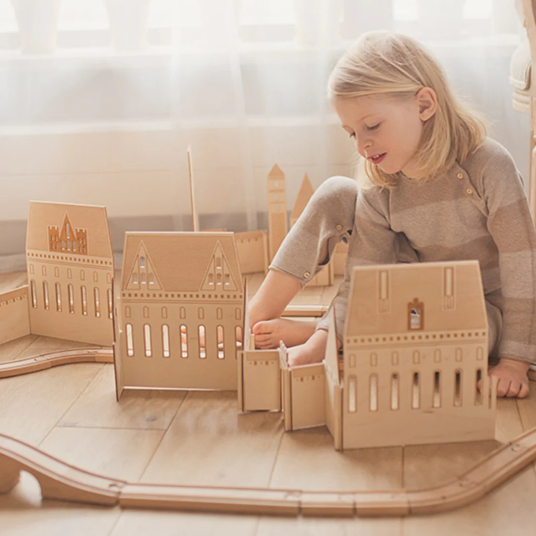 Wooden Malbork Castle Build & Play Set - Image 3