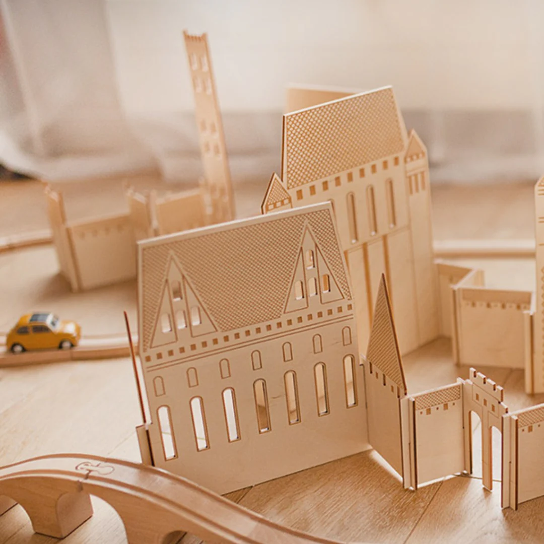 Wooden Malbork Castle Build & Play Set - Image 4
